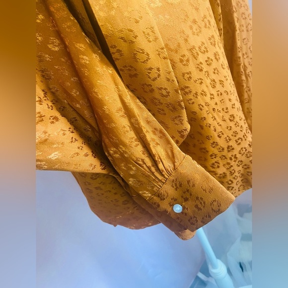 Loftâ Bronze Caramel Shiny Metallic Cheetah Print Long Sleeve Neck Tie Blouse - Picture 4 of 8